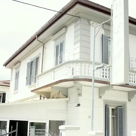 Lisa Отель Виареджо