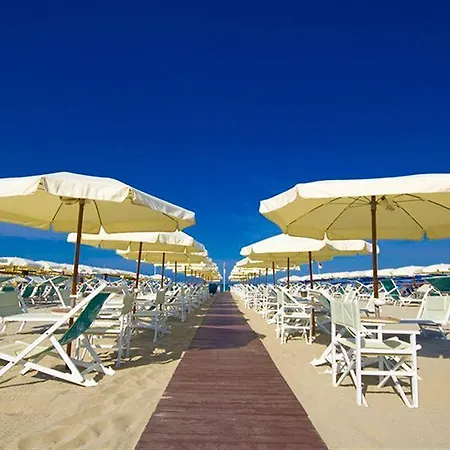 Lisa Отель Виареджо