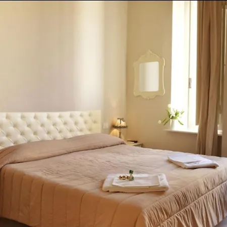 Lisa Hotel 2*